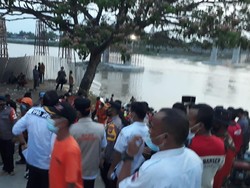 Tragedi Perahu Tambang Karam Tenggelamkan 17 Penumpang