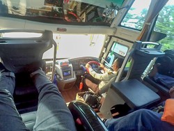 Bus AKAP Rasa Alphard, Sensasi Naik Super Top PO Rosalia Indah