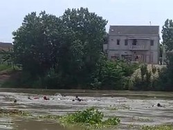 Arus Bengawan Solo Deras Saat Terjadi Insiden Perahu Tambang Tenggelam
