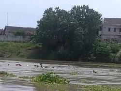 Jeritan Histeris Penumpang Saat Perahu Tambang di Bengawan Solo Tenggelam