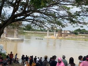 Kades Sebut Penumpang Perahu Tambang Tenggelam di Bengawan Solo 20-25 Orang Kades Sebut Penumpang Perahu Tambang Tenggelam di Bengawan Solo 20-25 Orang