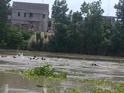 Perahu Tambang Tenggelam di Bengawan Solo Bojonegoro Angkut Puluhan Penumpang