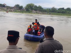 Tim SAR Dikerahkan Cari Korban Perahu Tenggelam di Bengawan Solo