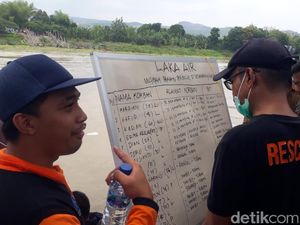 Korban Selamat Insiden Perahu Tambang Tenggelam di Bengawan Solo Bertambah Korban Selamat Insiden Perahu Tambang Tenggelam di Bengawan Solo Bertambah