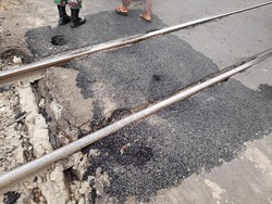 detikcom Do Your Magic: Perlintasan Sebidang Percetakan Negara Belum Selesai Ditambal