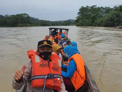 Perjuangan Petugas Vaksinasi di Pedalaman Aceh, Naik Perahu 1,5 Jam