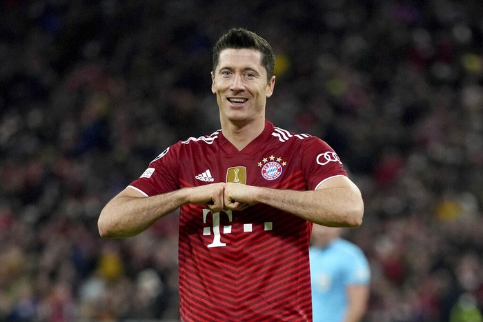 Bayern's Robert Lewandowski celebrates scoring his side's fifth goal during the Champions League group E soccer match between Bayern Munich and Benfica Lisbon in Munich, Germany, Tuesday, Nov. 2, 2021.(AP Photo/Matthias Schrader)