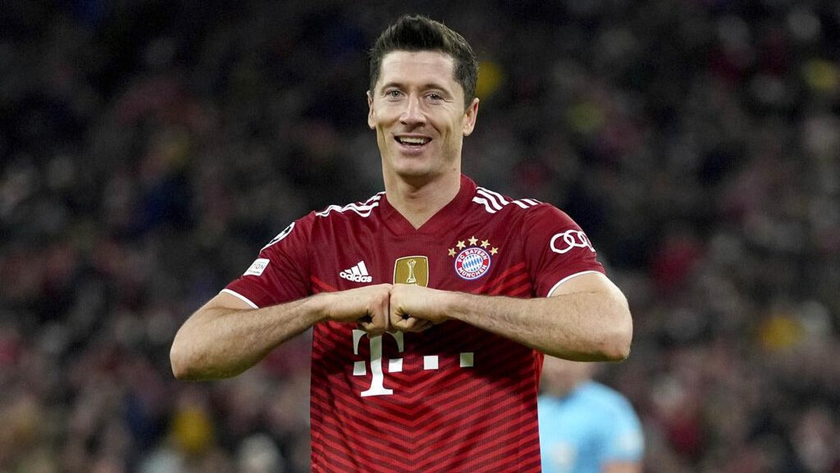 Robert Lewandowski mencetak hat-trick saat Bayern Munich menang 5-2 atas Benfica di Liga Champions (Foto: AP/Matthias Schrader)