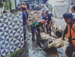 Banjir Terjang Cijerah Bandung, Mobil-Motor Terjebak Tumpukan Sampah