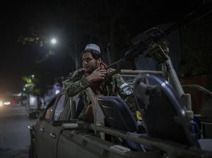 Bentrok Pecah Pasukan Taliban dengan Iran di Perbatasan, 2 Orang Tewas