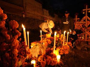 Potret Tradisi Upacara Kematian di Desa Meksiko Potret Tradisi Upacara Kematian di Desa Meksiko