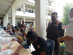 Tinjau Vaksinasi di Jaksel, Wakajati DKI: Semoga Warga Sehat Lawan COVID