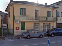 Terabaikan di Jalan, Mobil Tua Ini Malah Jadi Atraksi Wisata