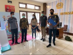 FBI Kawal Ketat Deportasi WN AS Pembunuh Ibu Kandung dalam Koper di Bali