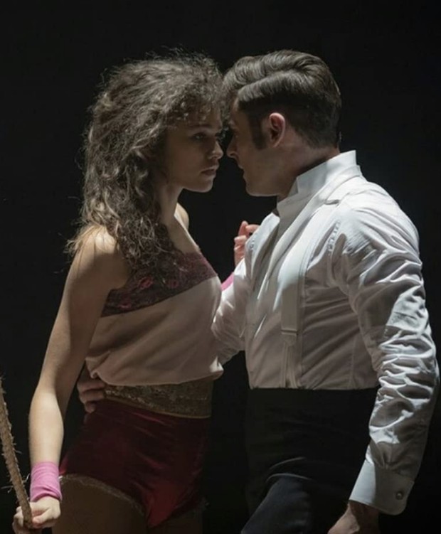 Zendaya dan Zac Efron di The Greatest Showman