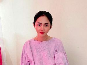 Aida Saskia Berjuang Lawan Kanker Payudara, Waspadai Gejala Awal dan Penyebabnya Aida Saskia Berjuang Lawan Kanker Payudara, Waspadai Gejala Awal dan Penyebabnya