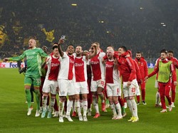 Ajax Bungkam 10 Pemain Dortmund