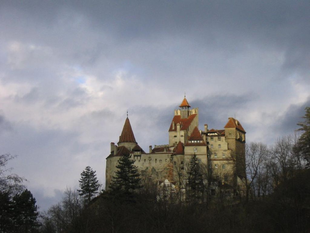 Kisah Kastil Drakula di Rumania yang Mencekam