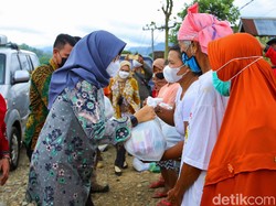 Tinjau Lokasi Banjir, Bupati Ipuk Pastikan Perbaikan Infrastruktur Terdampak
