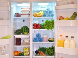 7 Cara Membersihkan Kulkas Agar Bebas Bau dan Bakteri