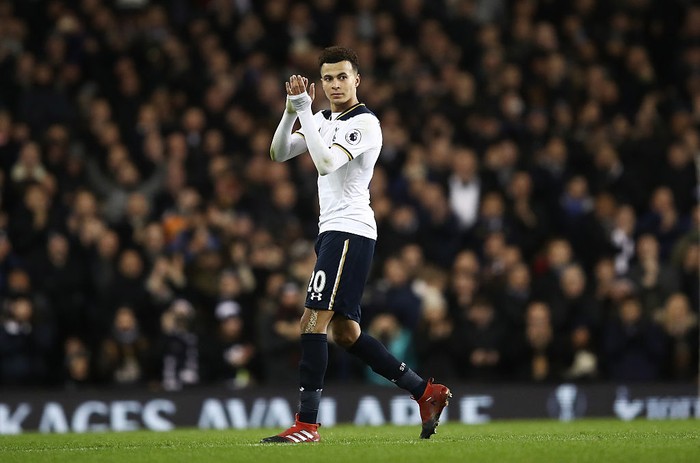 LONDON, ENGLAND - JANUARY 04:  Dele Alli of Tottenham Hotspur shows appreciation to the fans while he walks off to be subbed during the Premier League match between Tottenham Hotspur and Chelsea at White Hart Lane on January 4, 2017 in London, England.  (Photo by Julian Finney/Getty Images)