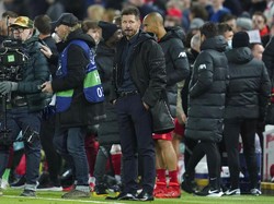 Simeone Ogah Salaman dengan Klopp... Kalau sama Wasit sih Masih Mau