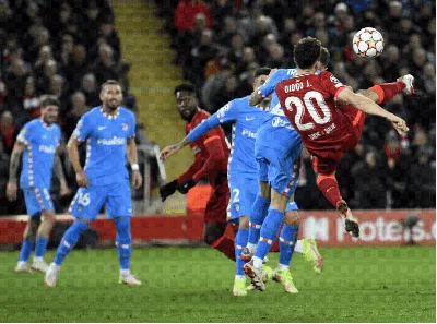 Lihat Lagi Tendangan Kungfu Diogo Jota ke Muka Trippier