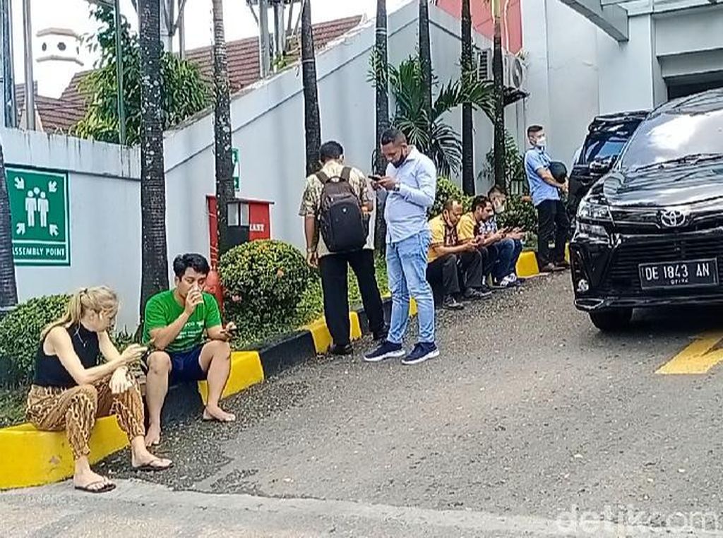 Gempa M 5,9 Dirasakan di Ambon, Warga Berlarian ke Luar Gedung
