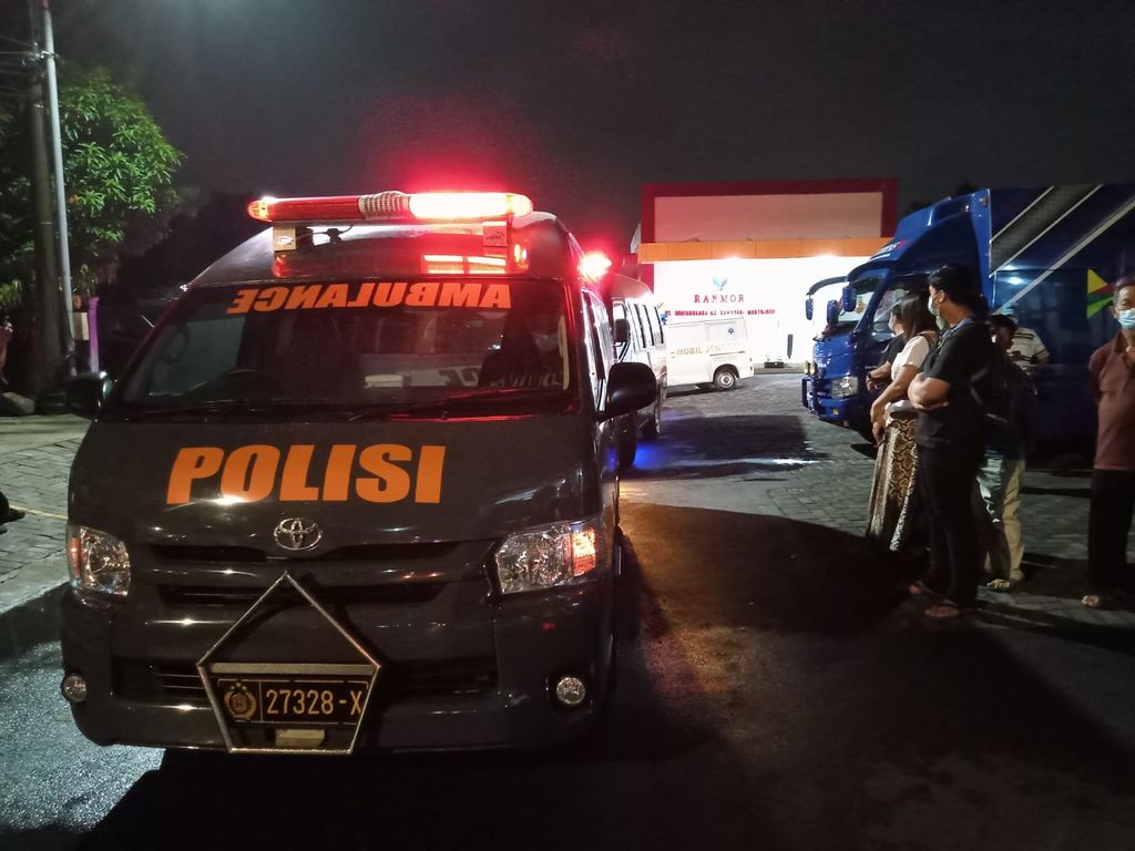 jenazah vanessa angel diberangkatkan ke jakarta melalui jalan darat