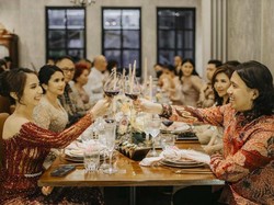 Selangkah Lagi ke Pelaminan! Joshua Suherman Resmi Lamar Clairine Clay