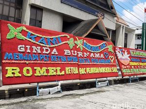 Karangan Bunga Banjiri DPRD Pekanbaru Buntut Pemecatan Hamdani