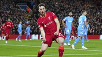 Jota mencetak gol kedua di menit ke-48. Namun gol itu dibatalkan setelah Video Assistant Referee (VAR) menilai bintang Portugal itu offside. Skor tidak berubah 2-0 untuk Liverpool. AP Photo/Jon Super.