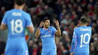 Atletico memperkecil ketertinggalan di menit ke-57 lewat Luis Suarez. Namun dibatalkan setelah VAR menilai ada pelanggaran offside sebelum terjadinya gol. Kedudukan tidak berubah 2-0 untuk Liverpool. AP Photo/Jon Super.
