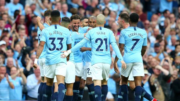 manchester city 2018 MANCHESTER, ENGLAND - SEPTEMBER 01: Kyle Walker of Manchester City celebrates after scoring his team's second goal with his team mates during the Premier League match between Manchester City and Newcastle United at Etihad Stadium on September 1, 2018 in Manchester, United Kingdom. (Photo by Alex Livesey/Getty Images)