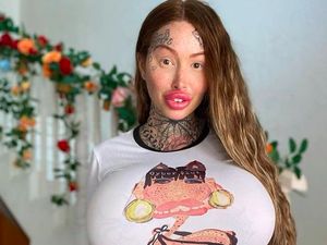 8 Penampilan Ngeri Model yang Hobi Oplas, Implan Dada Sampai Vagina 8 Penampilan Ngeri Model yang Hobi Oplas, Implan Dada Sampai Vagina