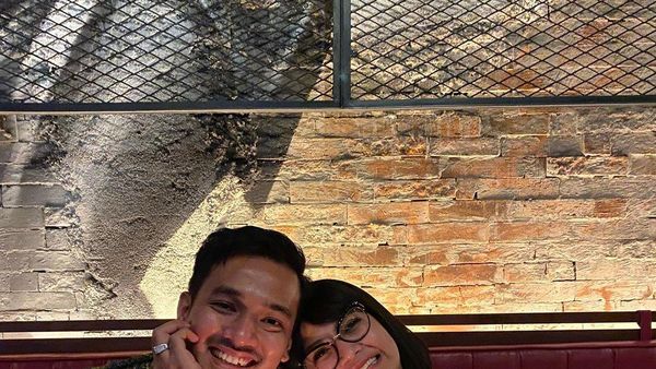 Mengenang Momen Mesra Vanessa Angel dan Suami Saat Makan Bareng