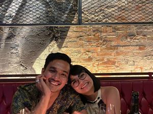 Mengenang Momen Mesra Vanessa Angel dan Suami Saat Makan Bareng