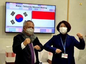 Momen Akrab Basuki & Menteri Lingkungan Korea