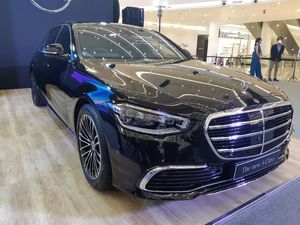 Potret Mobil Baru Mercy yang Turun Harga sampai Setengah Miliar Potret Mobil Baru Mercy yang Turun Harga sampai Setengah Miliar