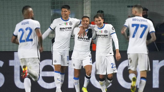 Inter Milans Alexis Sanchez, center, celebrates after scoring his sides third goal during the Champions League, group D soccer match, between Sheriff Tiraspol and Inter Milan at the Sheriff Stadium in Tiraspol, the capital of the breakaway region of Transnistria, a disputed territory unrecognized by the international community, in Moldova, Wednesday, Nov. 3, 2021. (AP Photo/Dmitri Lovetsky)