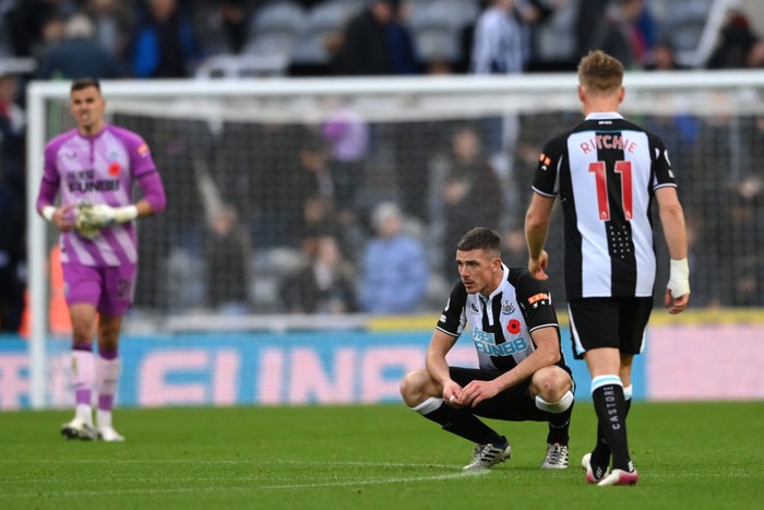 NEWCASTLE UPON TYNE, ENGLAND - OCTOBER 30: Ciaran Clark of Newcastle United dejected at the full time whistle after the Premier League match between Newcastle United and Chelsea at St. James Park on October 30, 2021 in Newcastle upon Tyne, England. (Photo by Stu Forster/Getty Images)