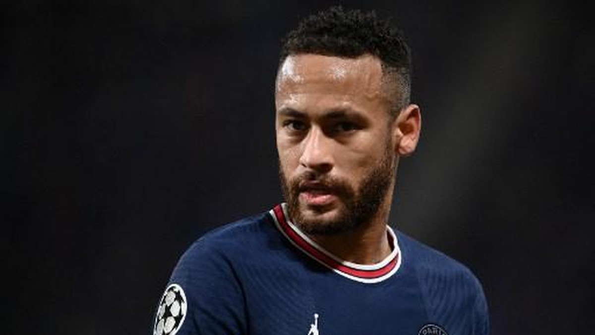 Neymar gagal mengganggu konsentrasi Szoboszlai. Foto: AFP/FRANCK FIFE