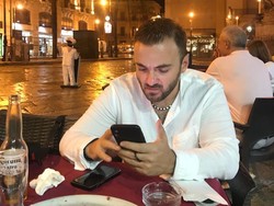 Kisah Pria Gelandangan yang Dulu Hidup Susah Kini Sukses & Punya 100 Rumah