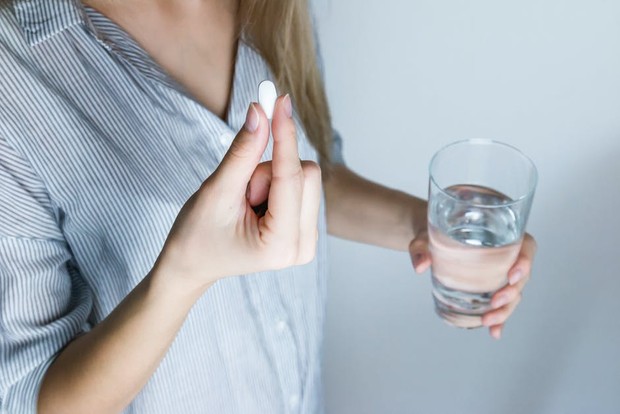 (Orang yang sedang minum obat dilarang mengkonsumsi jahe, begini efeknya/Foto: pexels.com/JESHOOTS.com) Orang yang sedang minum obat dilarang mengkonsumsi jahe, begini efeknya/Foto: pexels.com/JESHOOTS.com