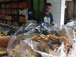 Harga Minyak Goreng Curah Melonjak, Pedagang Gorengan di Bandung Menjerit