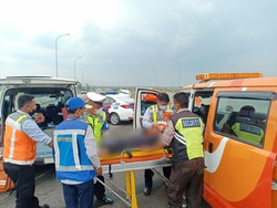 Suami Vanessa Angel Terjepit di Mobil yang Kecelakaan di Tol Jombang