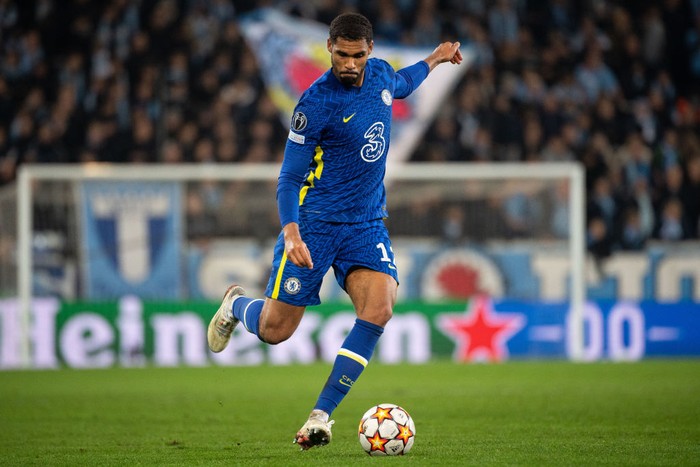 Ruben Loftus-Cheek MALMO, SWEDEN - NOVEMBER 02: Ruben Loftus-Cheek of Chelsea during the UEFA Champions League group H match between Malmo FF and Chelsea FC at Eleda Stadium on November 2, 2021 in Malmo, Sweden. (Photo by David Lidstrom/Getty Images)