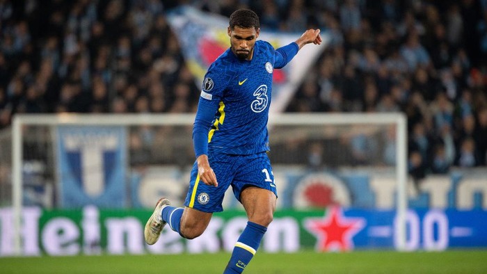 MALMO, SWEDEN - NOVEMBER 02: Ruben Loftus-Cheek of Chelsea during the UEFA Champions League group H match between Malmo FF and Chelsea FC at Eleda Stadium on November 2, 2021 in Malmo, Sweden. (Photo by David Lidstrom/Getty Images)