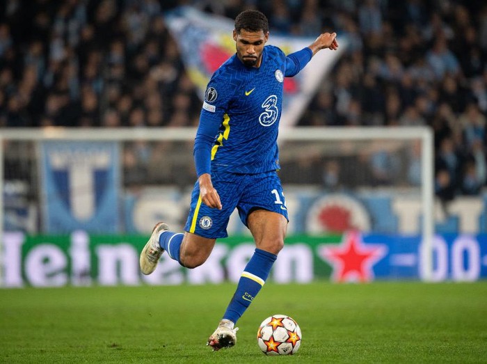 MALMO, SWEDEN - NOVEMBER 02: Ruben Loftus-Cheek of Chelsea during the UEFA Champions League group H match between Malmo FF and Chelsea FC at Eleda Stadium on November 2, 2021 in Malmo, Sweden. (Photo by David Lidstrom/Getty Images)
