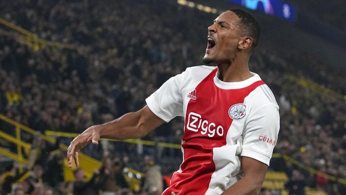Sebastien Haller Ajax's Sebastien Haller celebrates after scoring his side's second goal during the Champions League group C soccer match between Borussia Dortmund and Ajax Amsterdam in Dortmund, Germany, Wednesday, Nov. 3, 2021. (AP Photo/Martin Meissner)
